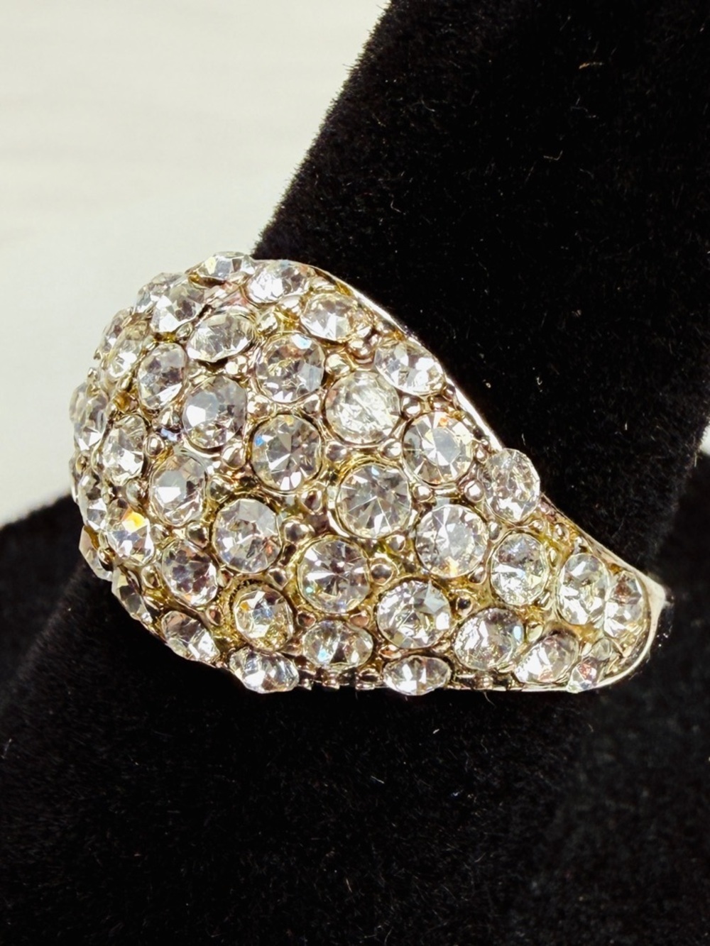 Gorgeous size 6 1/2 silvertone, clear bling costume ring - Picture 4 of 5